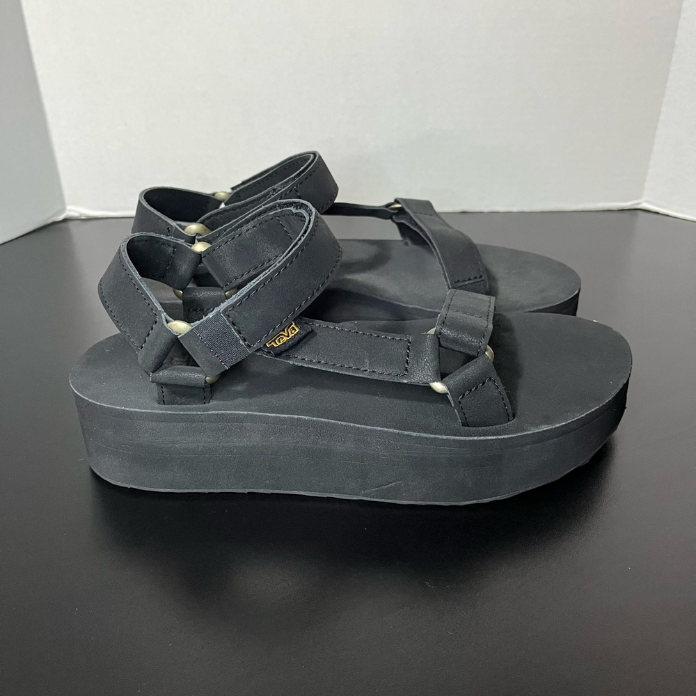 Womens Teva flatform universal leather sandal